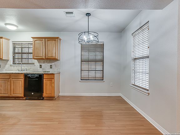 5th image of 523 SENDERA ST