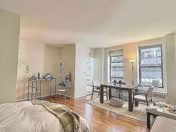 5th image of 114 E 40th St APT 8A