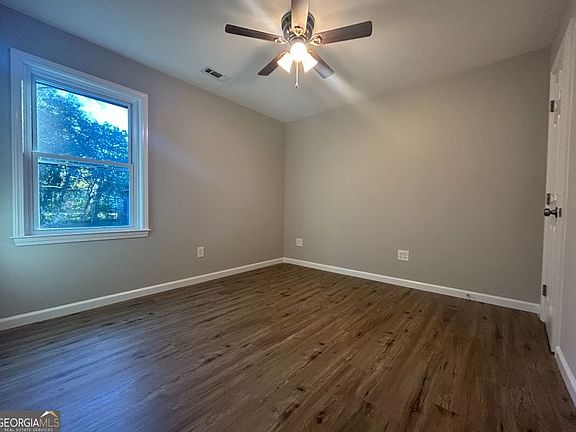 5th image of 116 Holly St SE