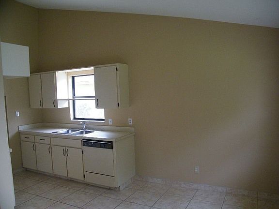 3rd image of 1603 Sunburst Way