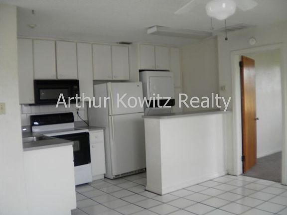 4th image of 30 Byron Ellinor Dr APT B