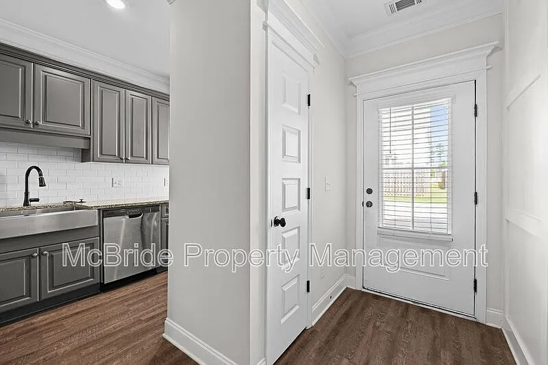 3 bed, 2.5 bath, 1610 sqft, $1,900 — Photo 4