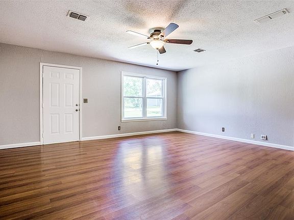 3rd image of 206 Magnolia Ave