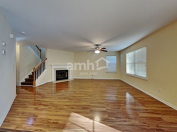 3rd image of 204 Cloverdale Dr
