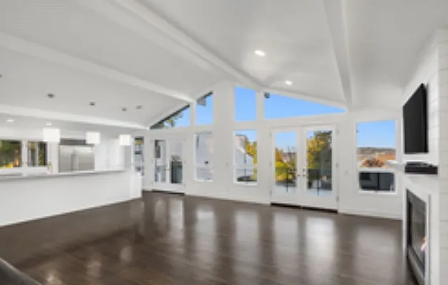 8602 N Mercer Way — Photo 3