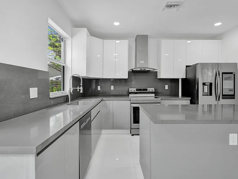 1215 W Las Olas Blvd #1215 — Photo 9