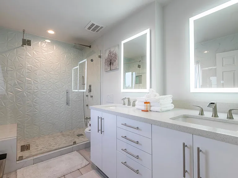 8249 E Redwing Rd — Photo 32
