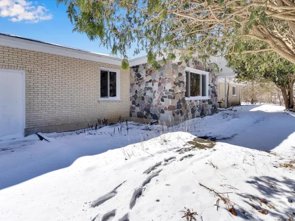 18817 W Union Rd, Union, IL 60180