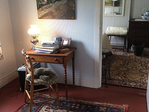 Junior suite office