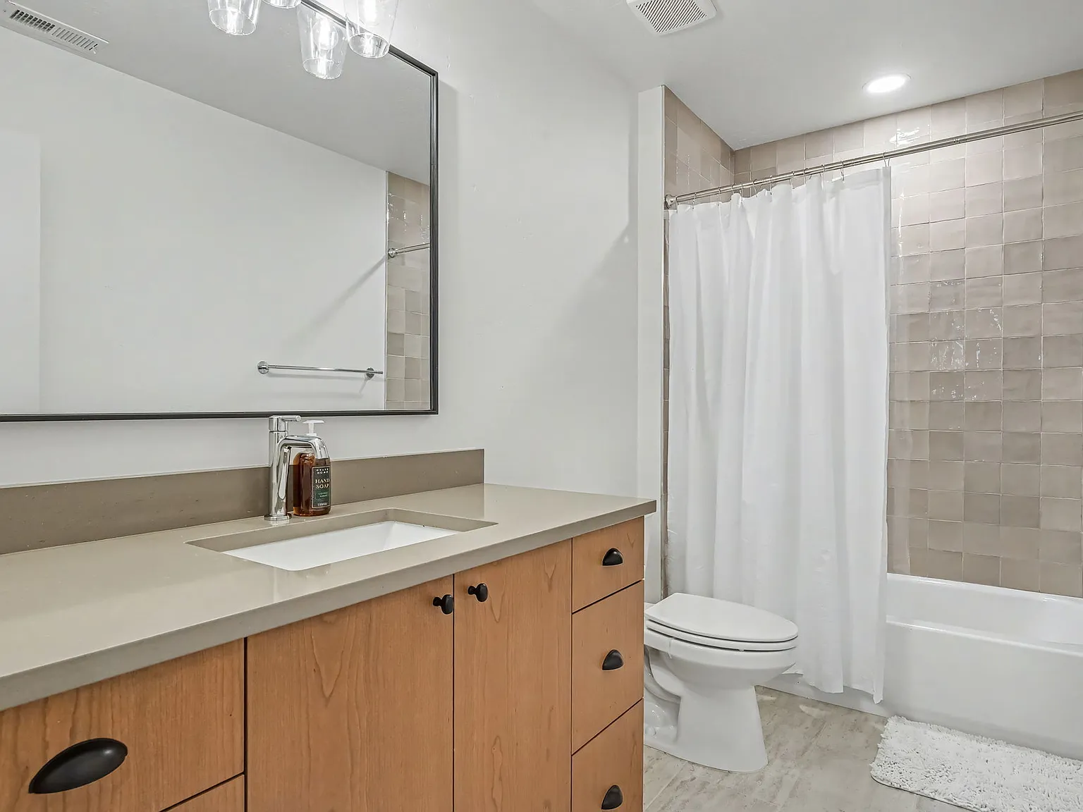 3 bed, 2.5 bath, 2040 sqft, $1,398 — Photo 3