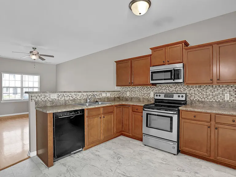 502 Oyster Rock Ln — Photo 12