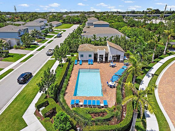 2nd image of 6685 Pointe Of Woods Dr