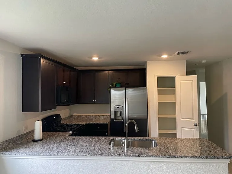 2800 Slatewood Dr — Photo 10