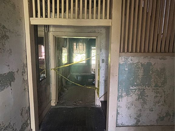5th image of 1556-1558 Broadhead St