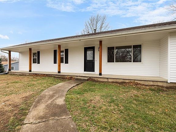 4th image of 302 Knoll Dr