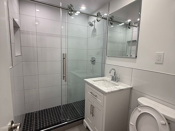 5th image of 125 E 82nd St APT 2