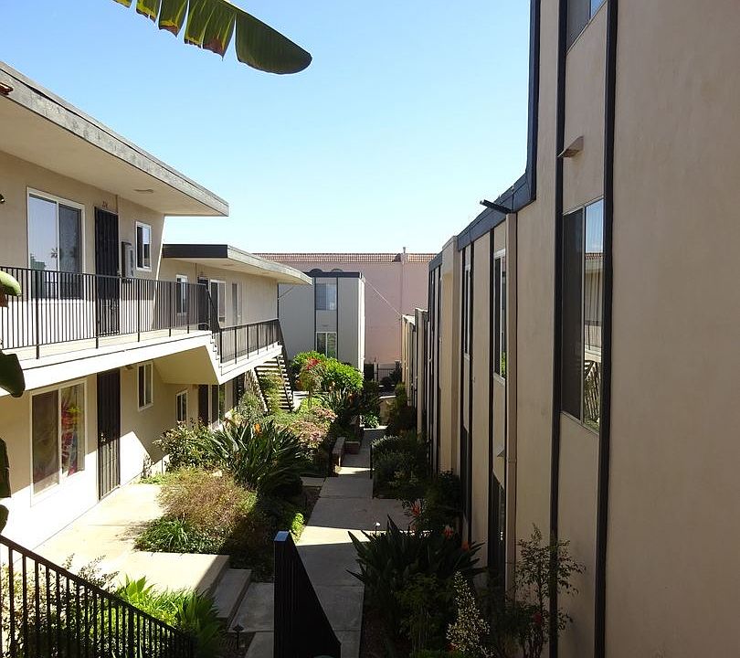 1st image of 4750 Noyes St APT 117
