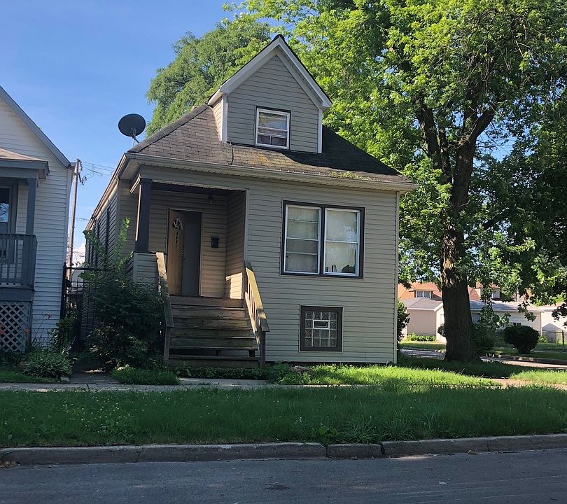 2nd image of 2059 W 70th Pl