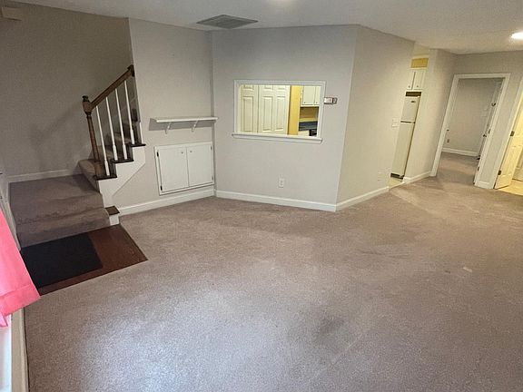 3rd image of 395 Royal Oak Dr