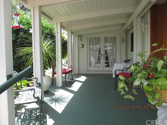 For relaxing conversations & casual dining