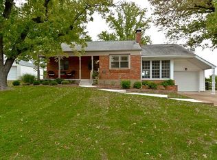 678 Deerhurst Dr, Saint Louis, MO