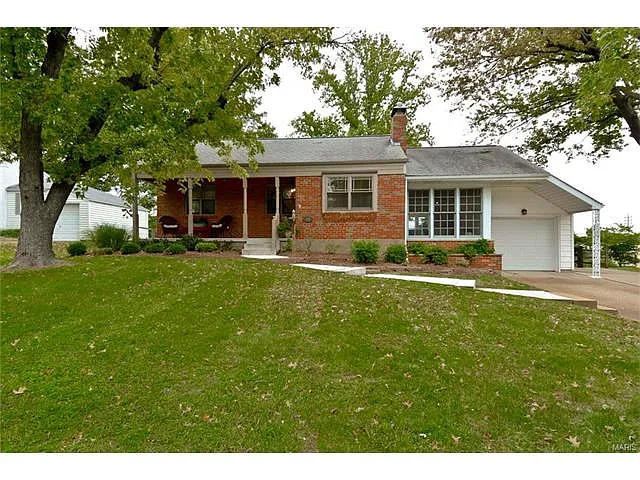 678 Deerhurst Dr photo 1