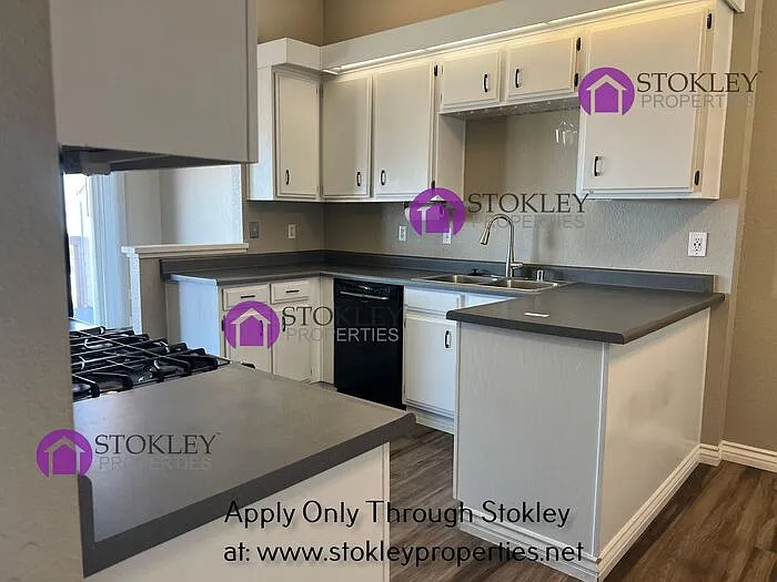 2 bed, 1.5 bath, 1206 sqft, $2,995 — Photo 3