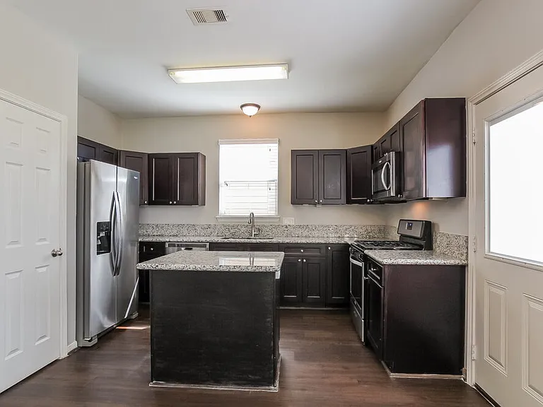 21835 Octavia Way — Photo 7