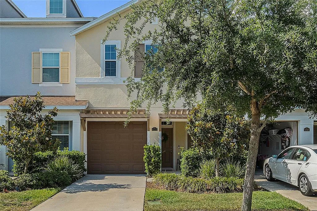3 bed, 2.5 bath, 1567 sqft, $2,350 — Photo 1