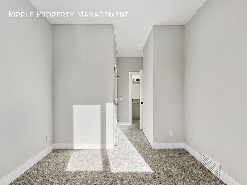 Calgary Townhouse for rent - 3 Bedrooms — photo 13