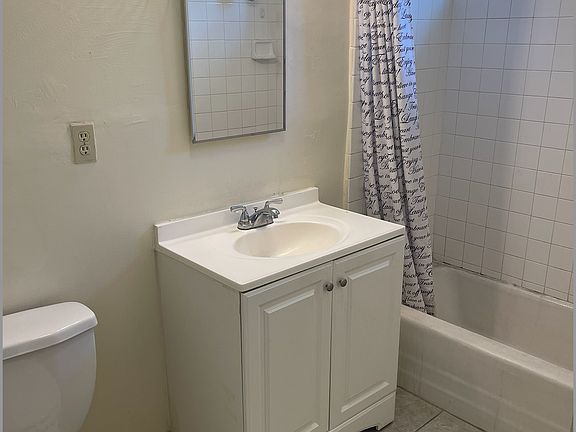 3rd image of 463 Pear St #463