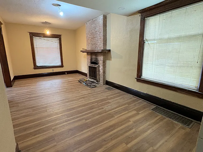 2420 Fulton St — Photo 2