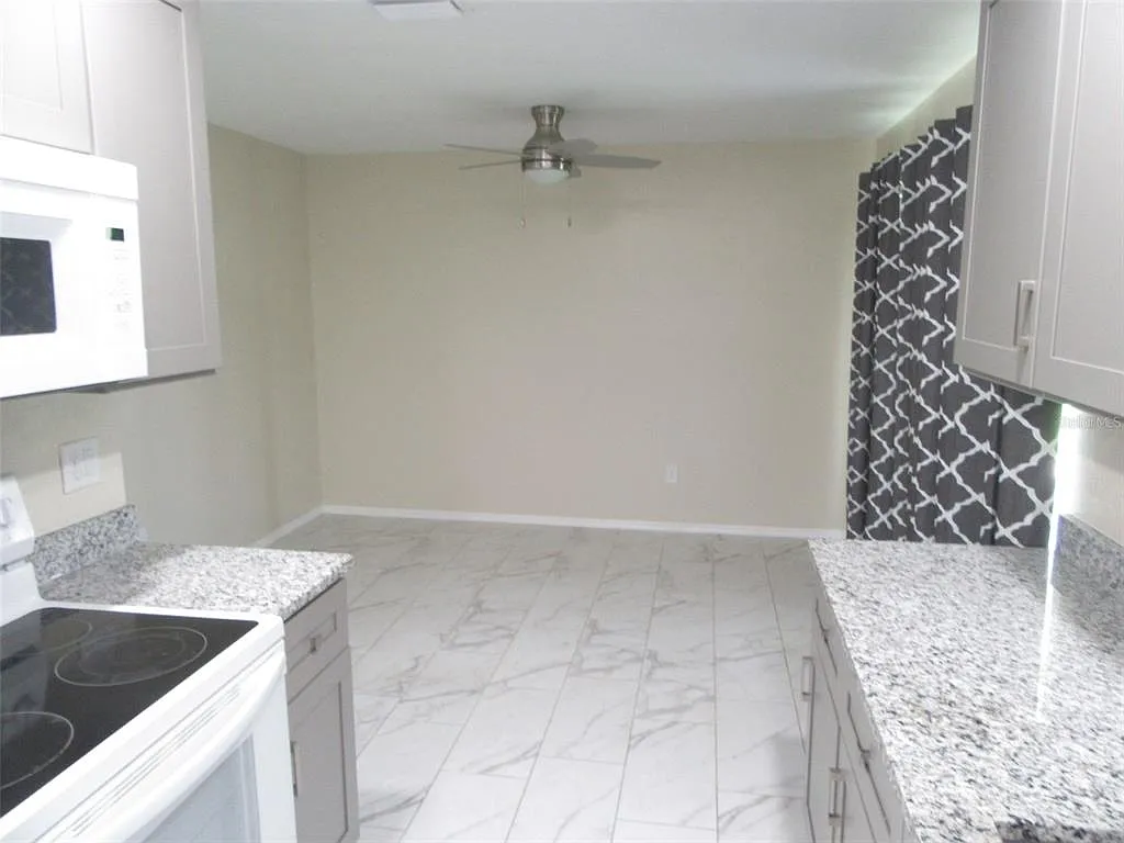 3 bed, 2.0 bath, 1067 sqft, $1,600 — Photo 4