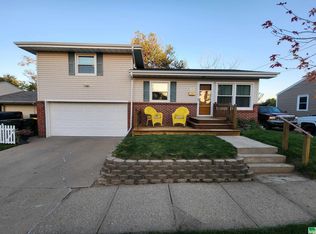 242 S Collins St, Sioux City, IA 51103
