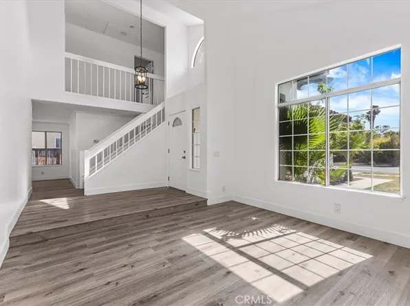 718 Saint Helena Dr, Corona, CA 92879