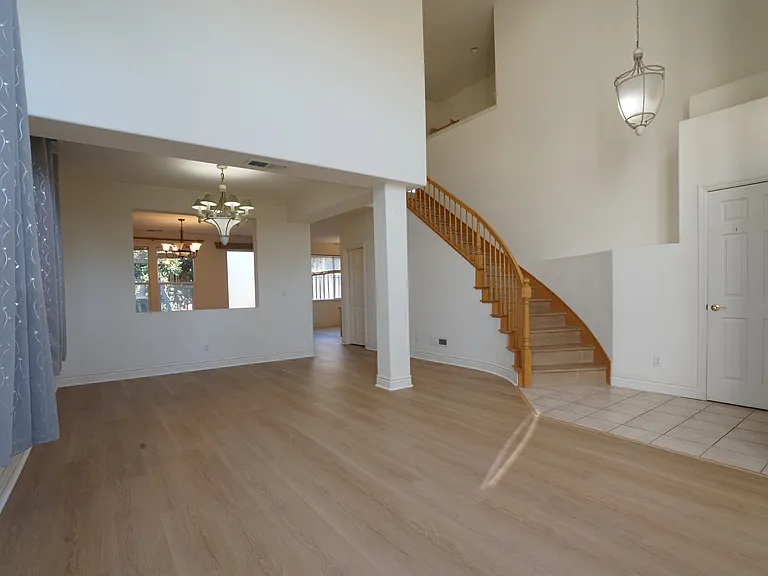2207 Spanish Ct — Photo 4