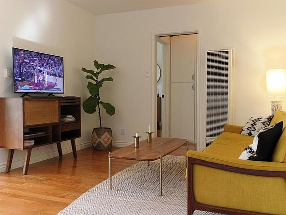 5th image of 658 Broadway St APT 1