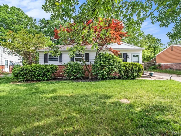 2358 Ravinewood Ave, Ypsilanti, MI 48198
