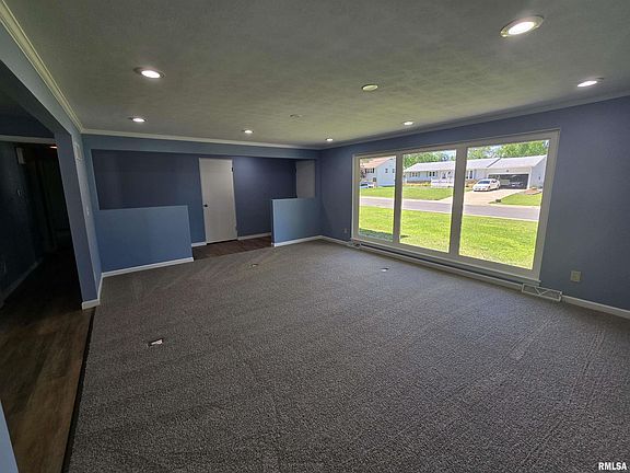 2nd image of 2020 W Newman Pkwy