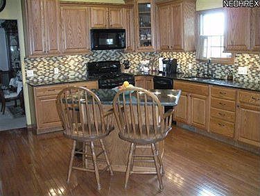 4th image of 670 Beechmont Pl