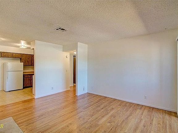 2nd image of 518 Elm St APT H