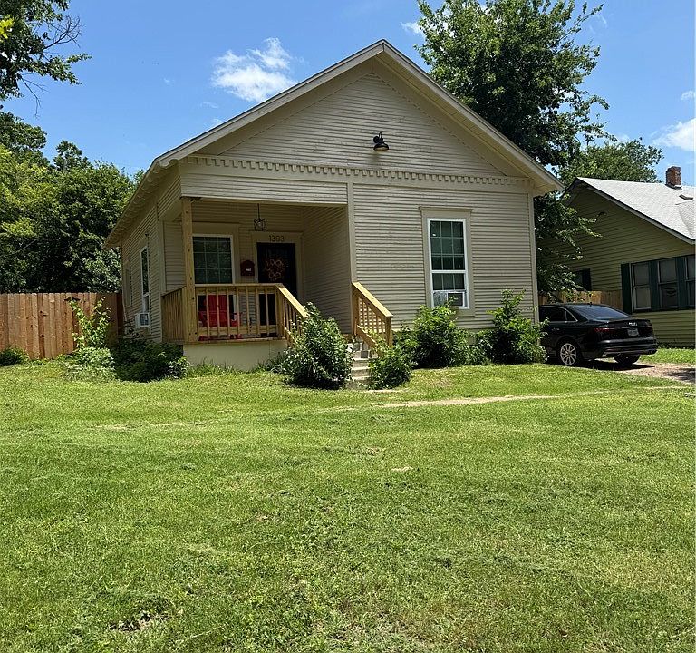 1st image of 1303 S 13th St