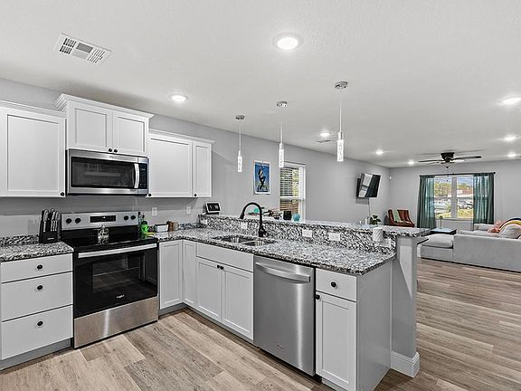 3rd image of 1905 Virginia Ave