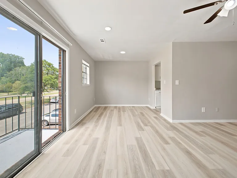 5385 E Princess Anne Rd #8 — Photo 6
