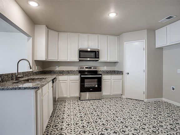 3rd image of 314 Nettle Dr