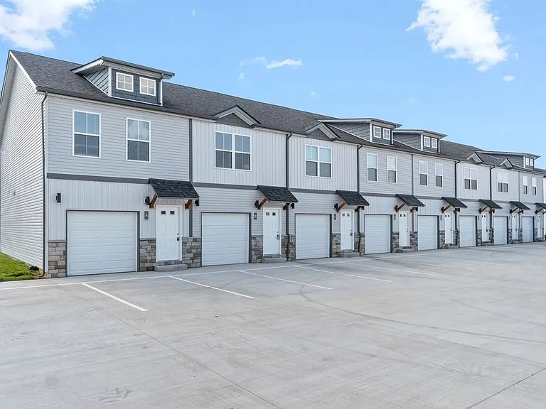 220 Drayton Dr — Photo 2