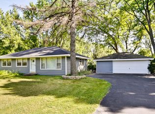 9 Crestland Rd, Indian Creek, IL 60061