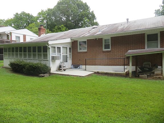 3rd image of 136 N Woodberry Ave