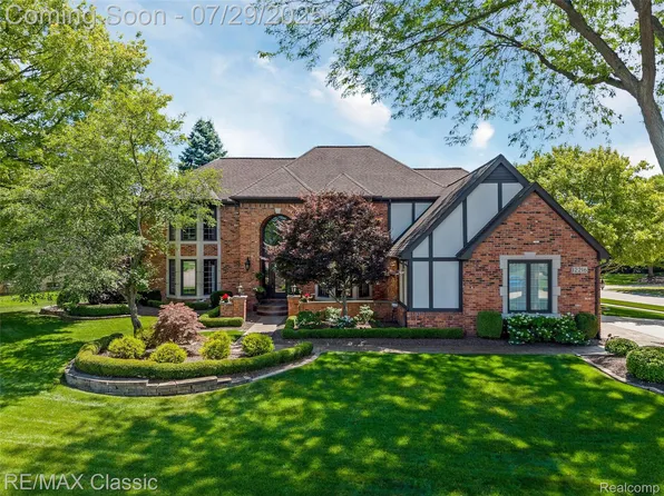 12216 Deer Creek Run, Plymouth, MI 48170