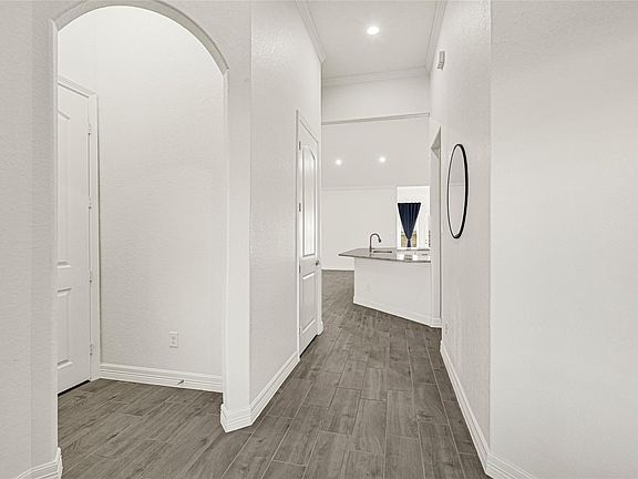 4th image of 719 Cold Spring Dr